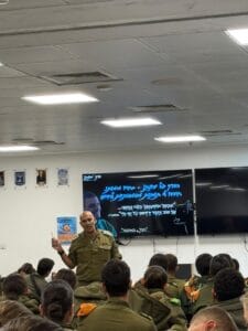 ניר חג'בי מנהל בכיר ומומחה לניהול משברים וקבלת החלטות